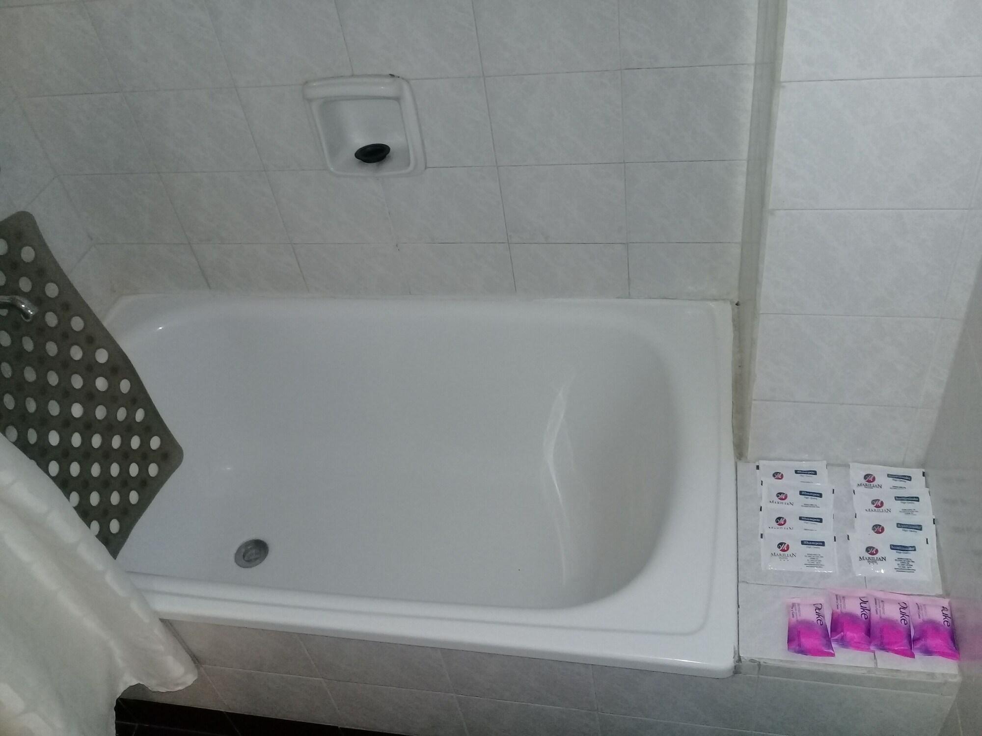 玛丽莲公寓酒店 萨尔塔 外观 照片